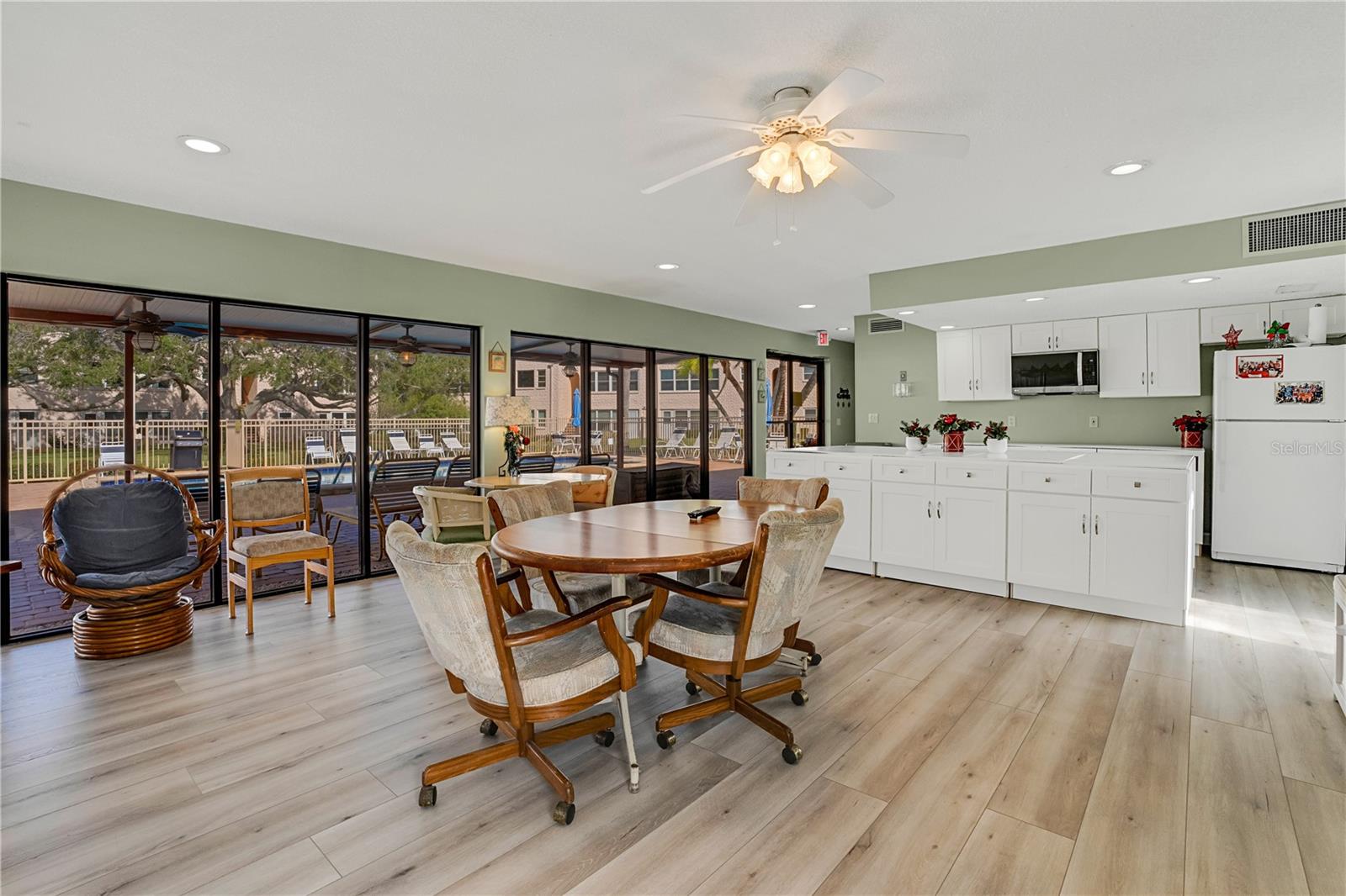 114 FERNWOOD CIR #114 — photo 36