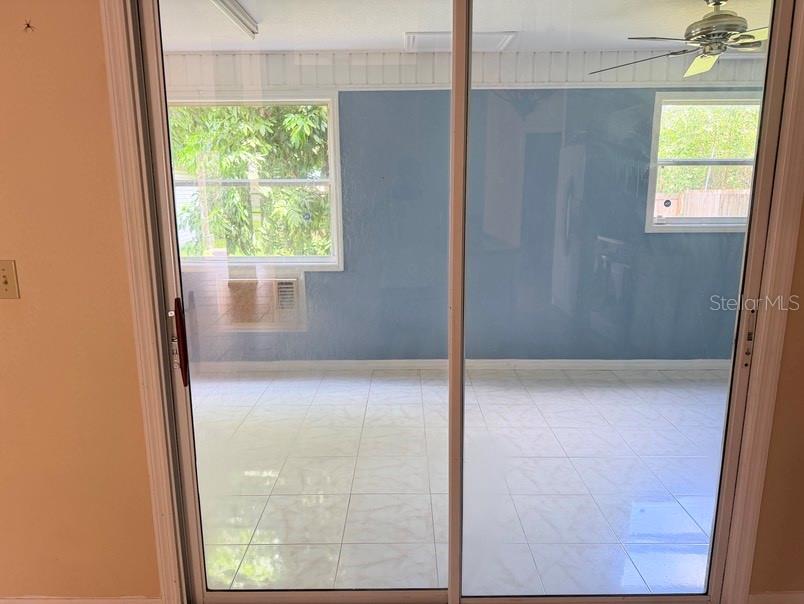 12721 N OLA AVE — photo 8