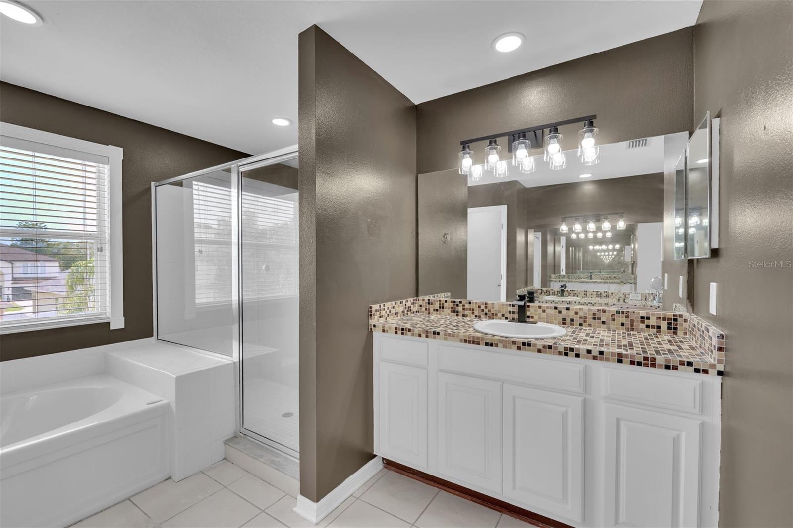 1250 LORETTO CIR — photo 32