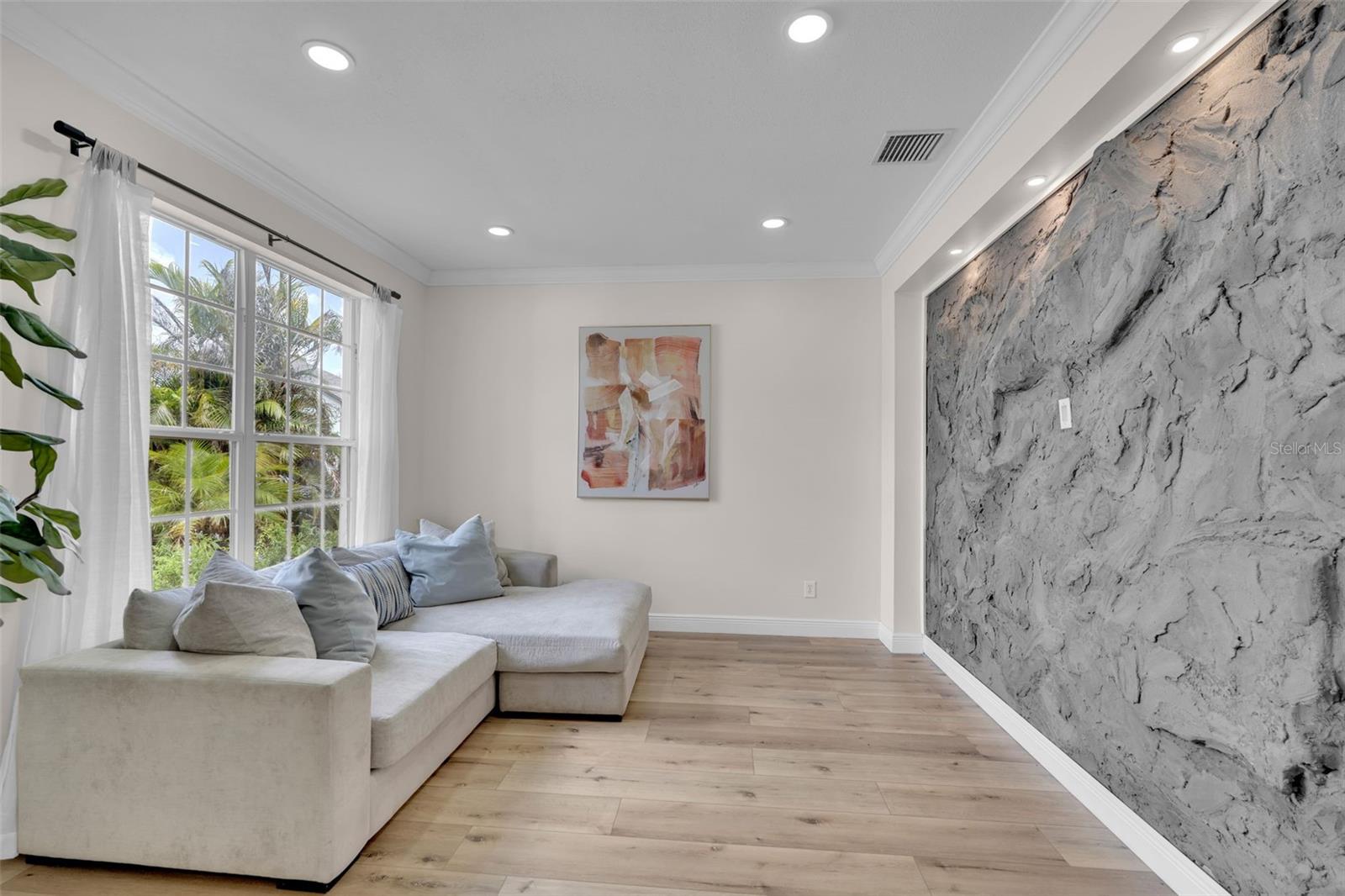 1250 LORETTO CIR — photo 9