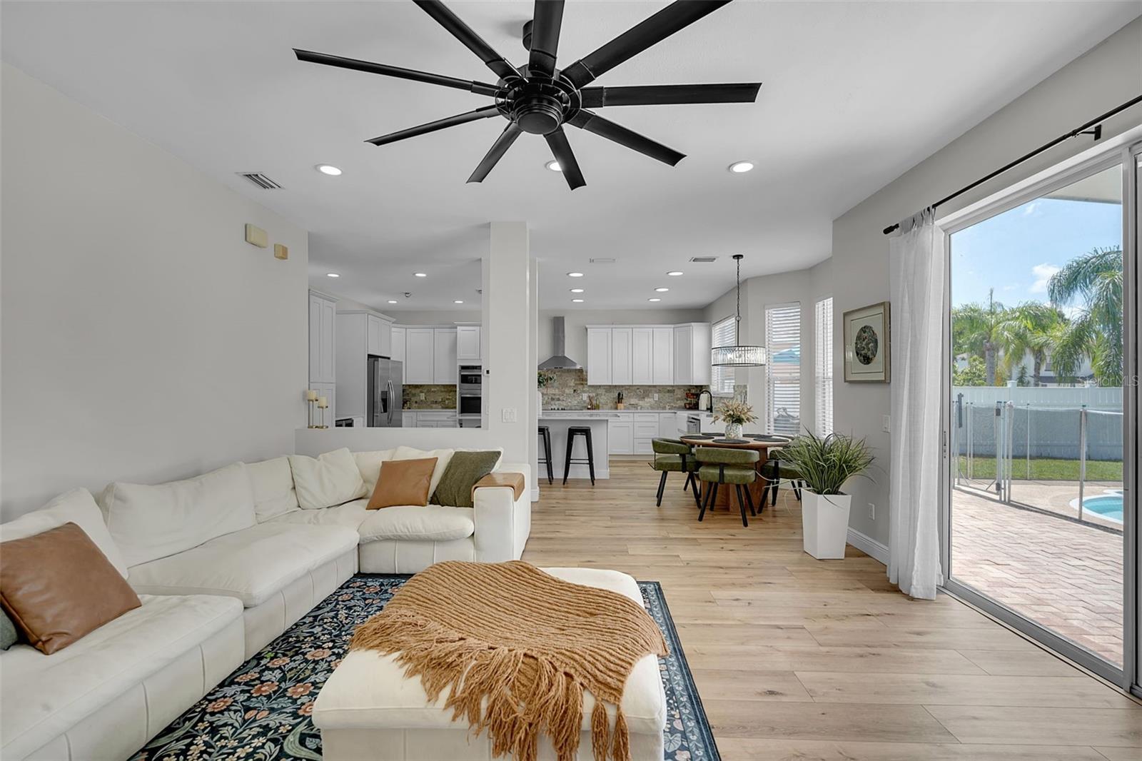 1250 LORETTO CIR — photo 19