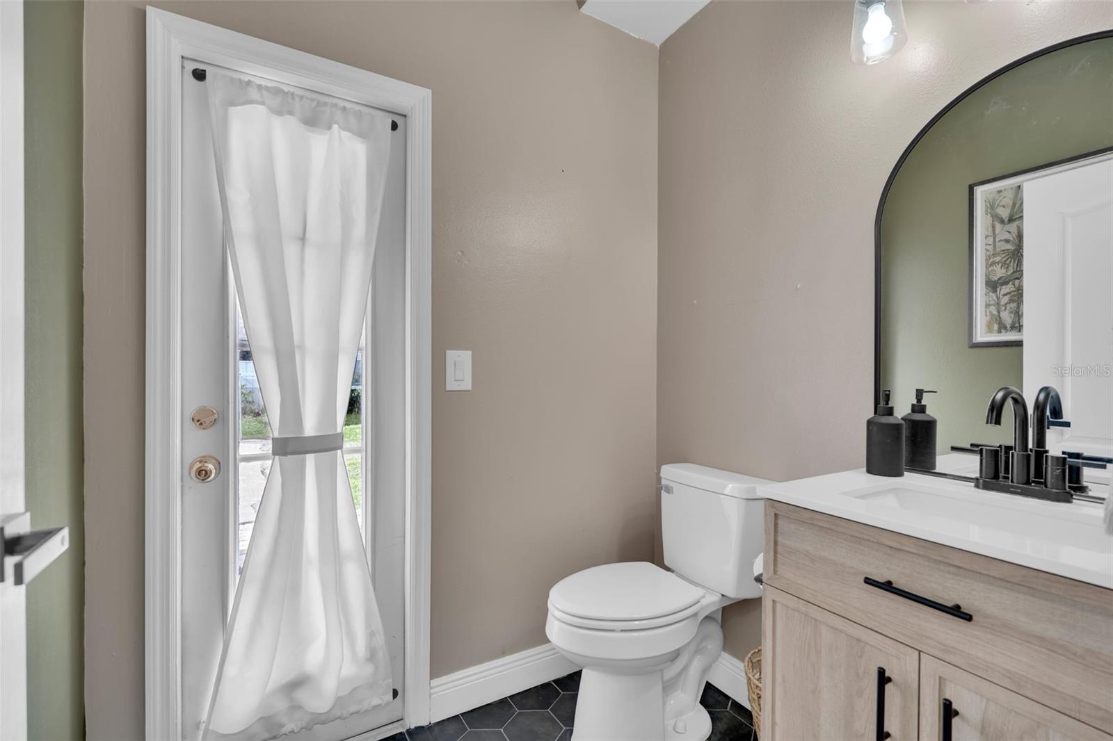 1250 LORETTO CIR — photo 24