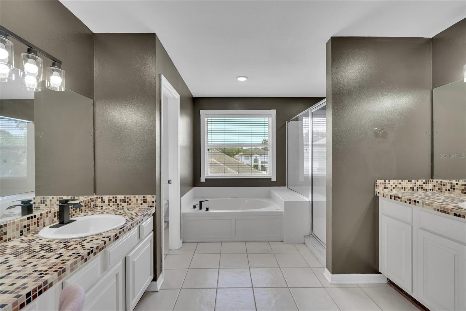 1250 LORETTO CIR — photo 30