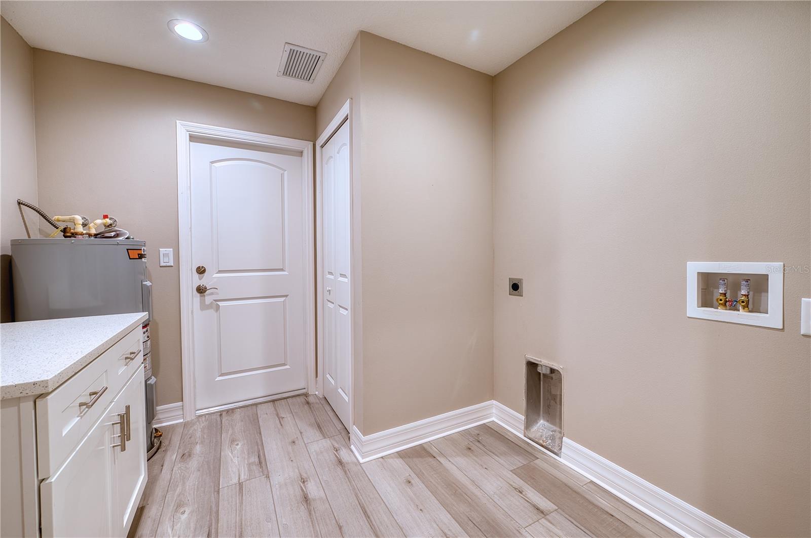 1183 CEDAR AVE — photo 28