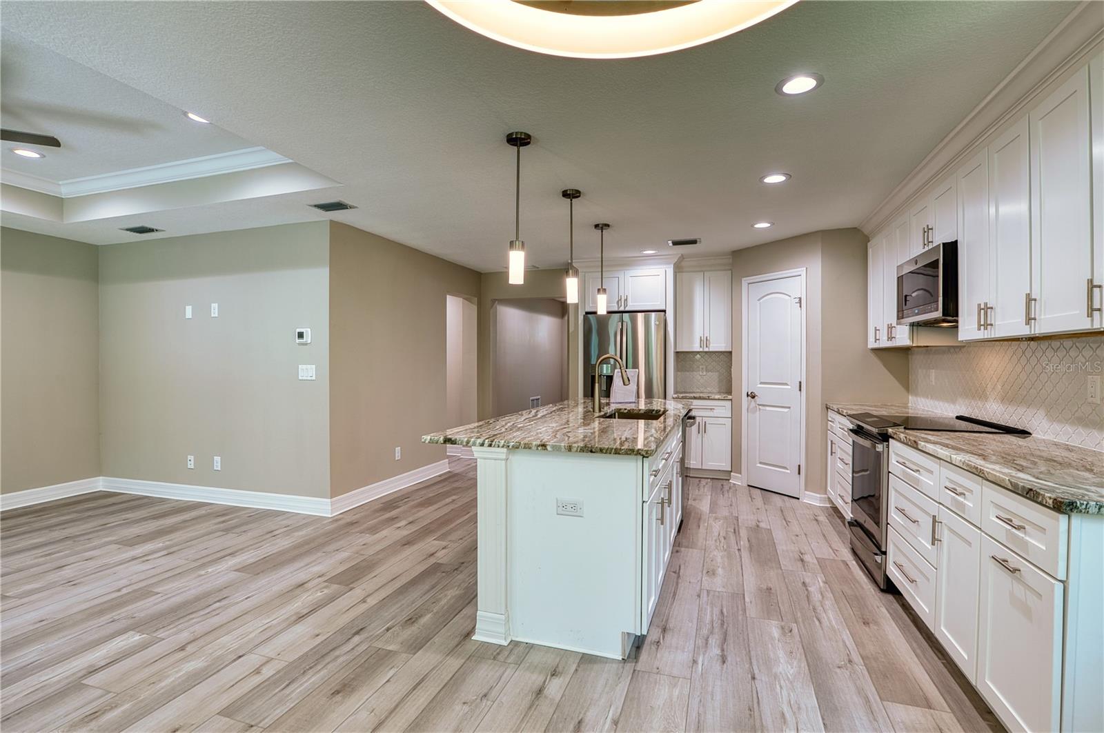 1183 CEDAR AVE — photo 9