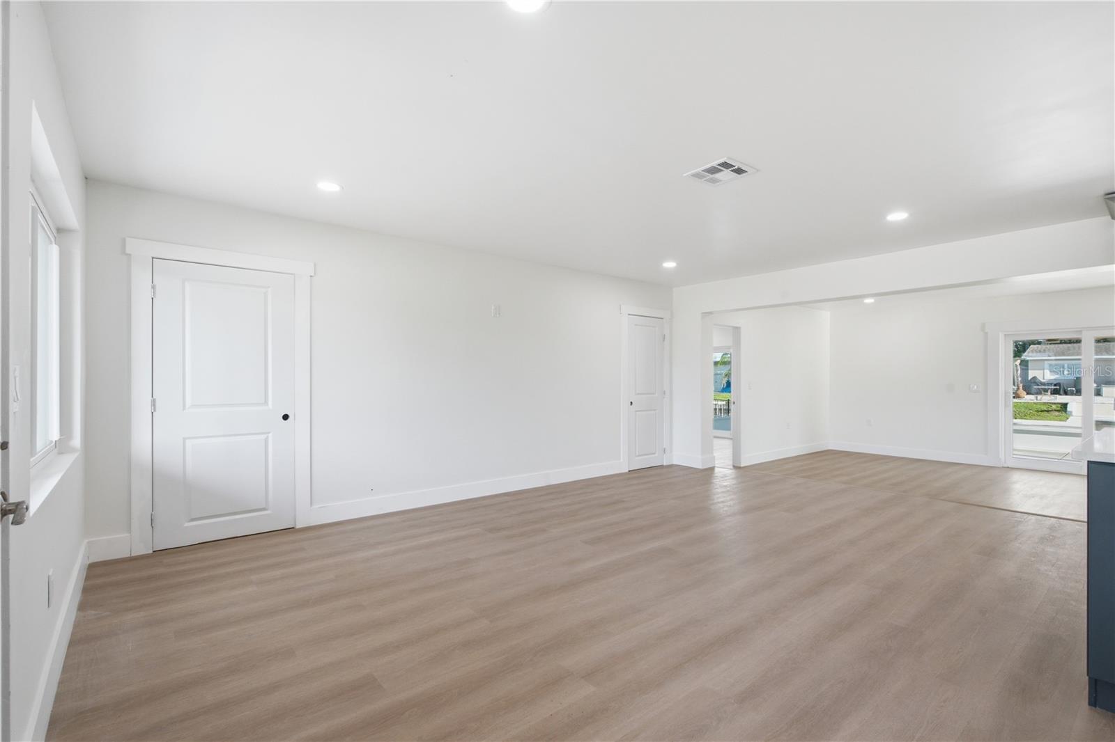 9460 TREASURE LN NE — photo 3