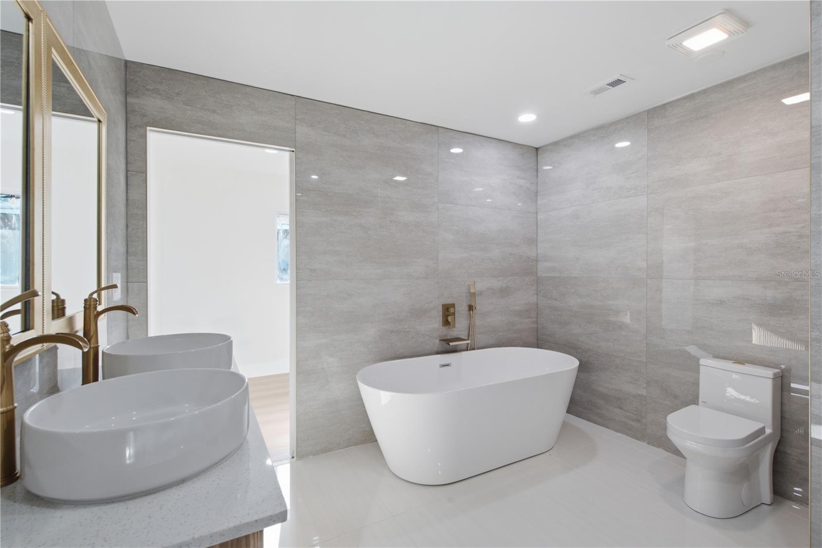 9460 TREASURE LN NE — photo 36