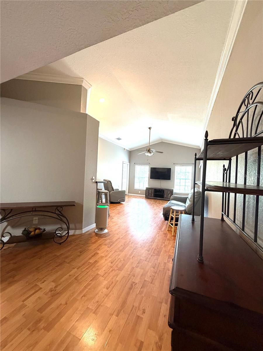 902 E TOMLIN ST — photo 5