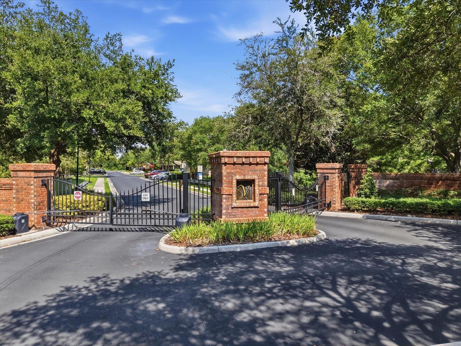 4611 POND RIDGE DR — photo 2