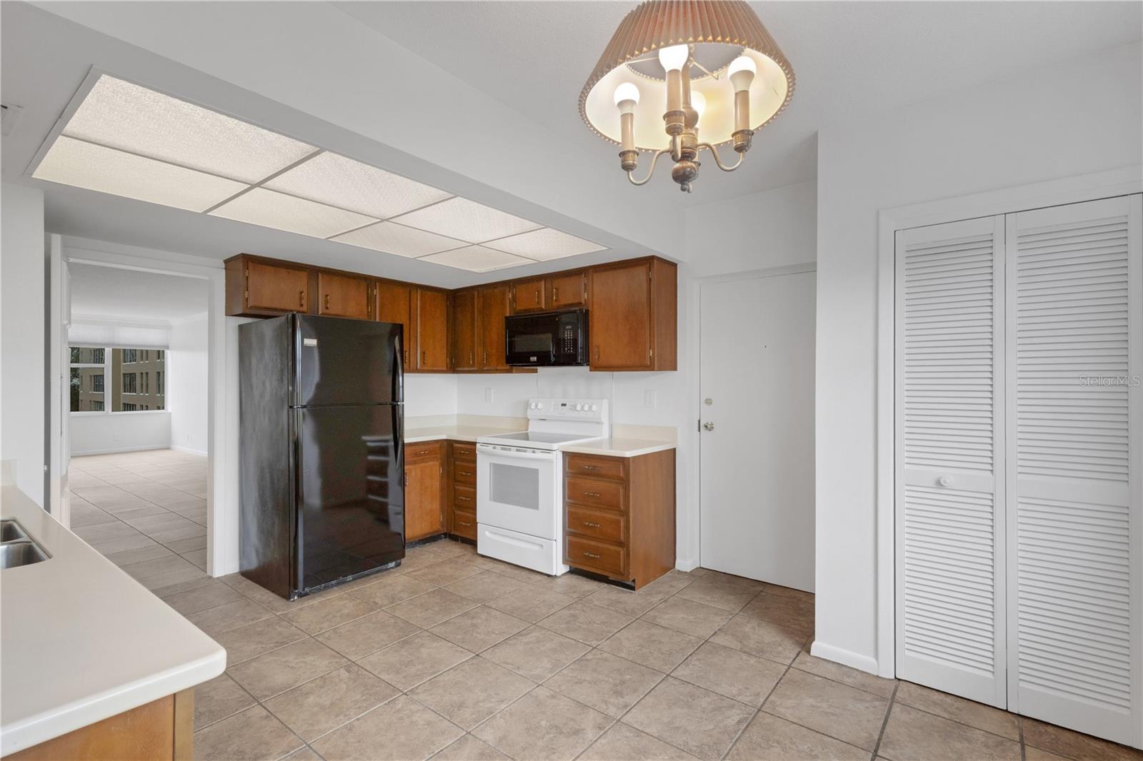 2403 S ARDSON PL #402B — photo 29