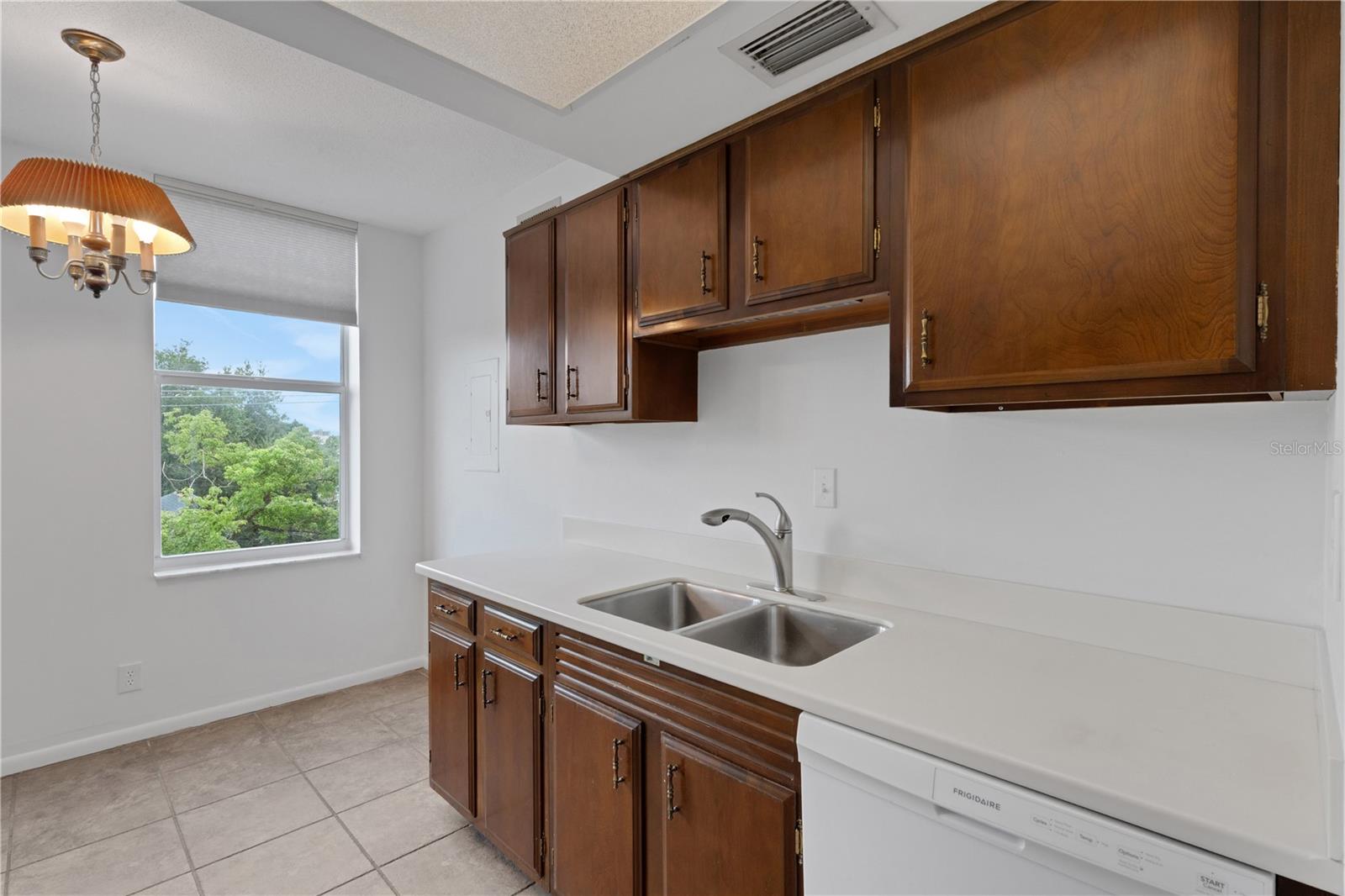 2403 S ARDSON PL #402B — photo 27
