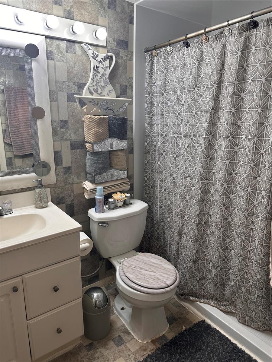 8848 OAK CIR — photo 15