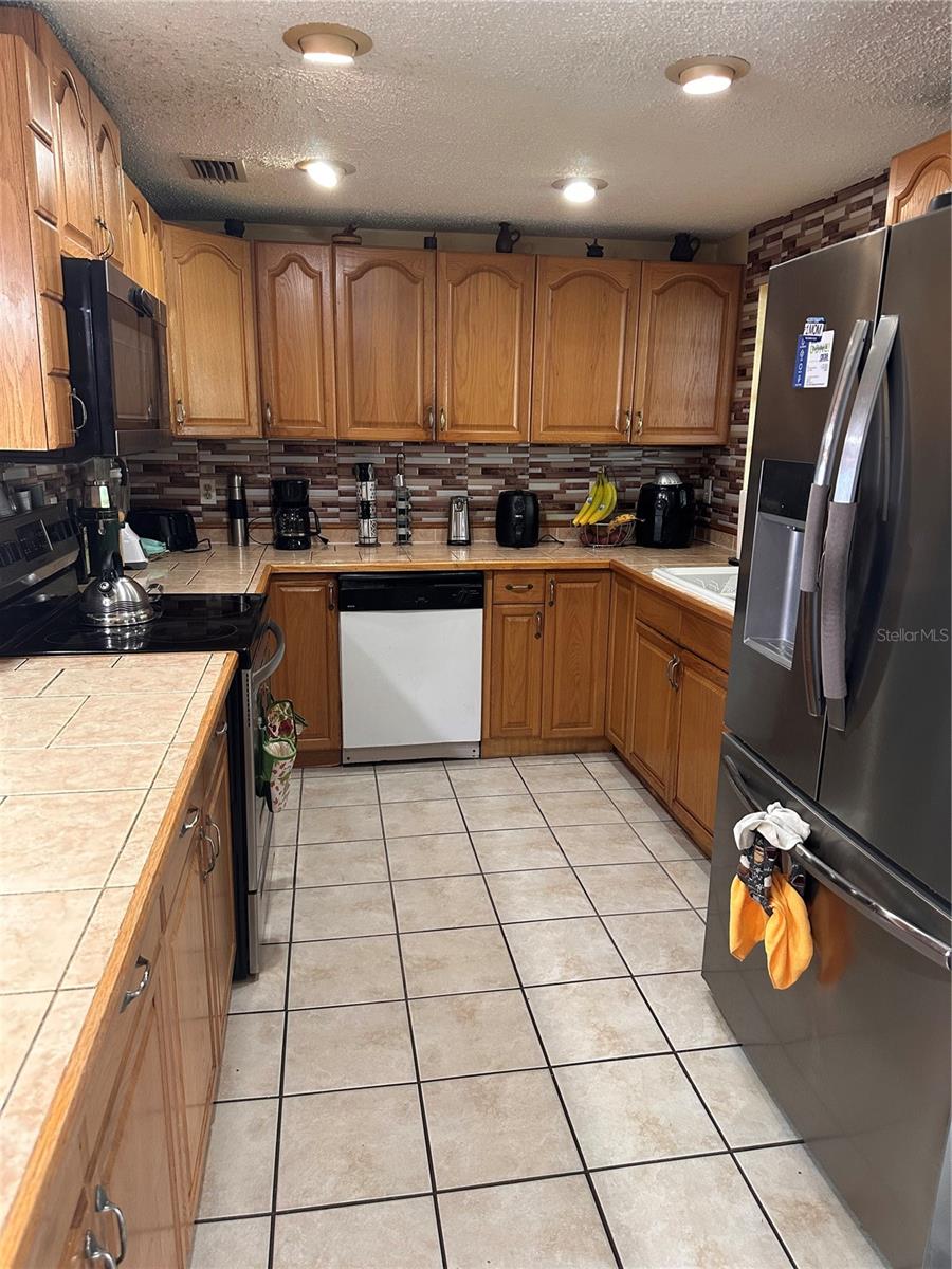 8848 OAK CIR — photo 14