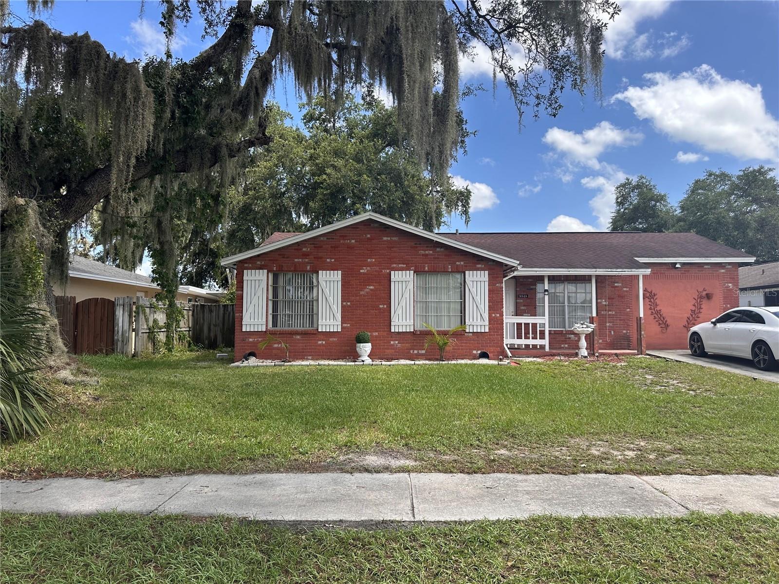 8848 OAK CIR — photo 2