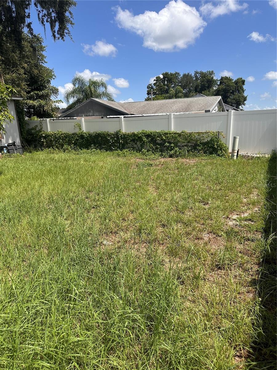 8848 OAK CIR — photo 3