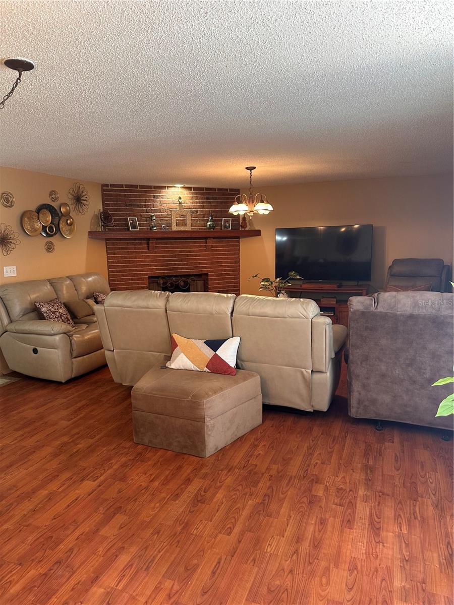 8848 OAK CIR — photo 9