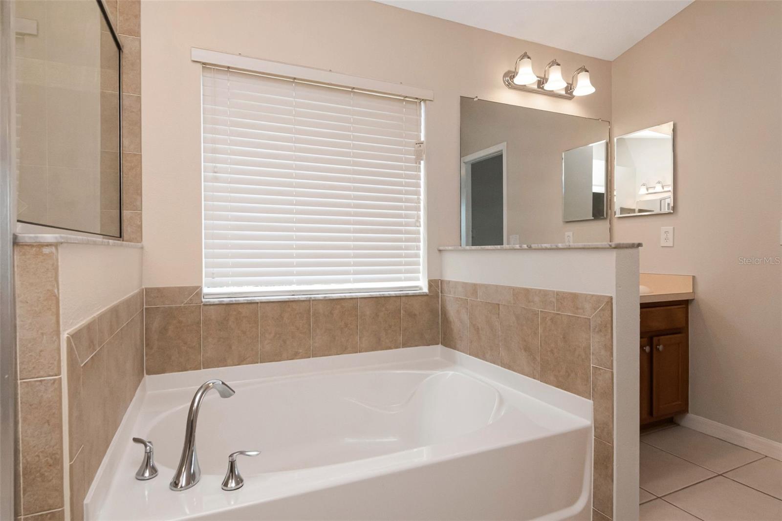 2313 LAWRENCE HALL ST — photo 11