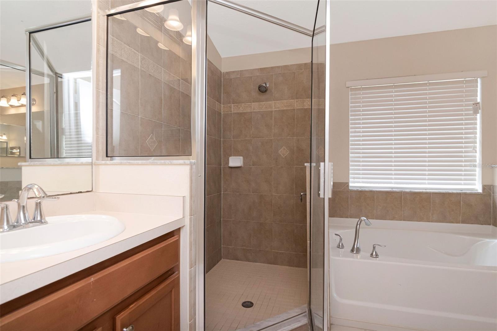 2313 LAWRENCE HALL ST — photo 10