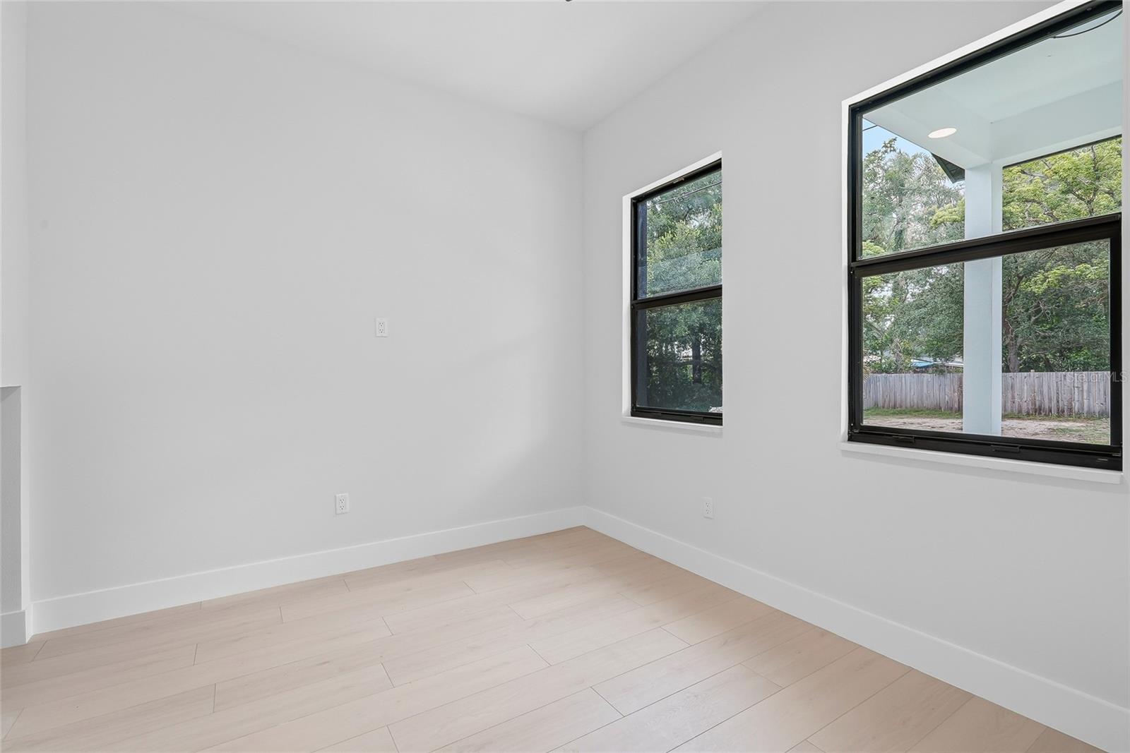 7106 N 10TH ST — photo 16