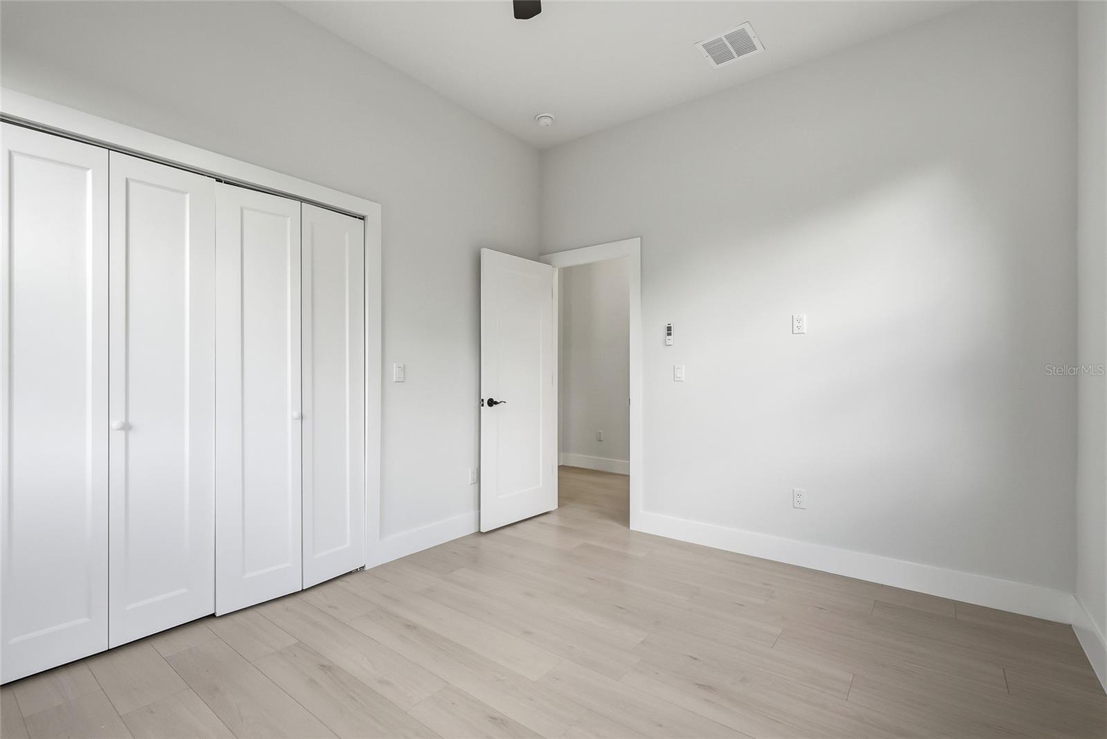7106 N 10TH ST — photo 33