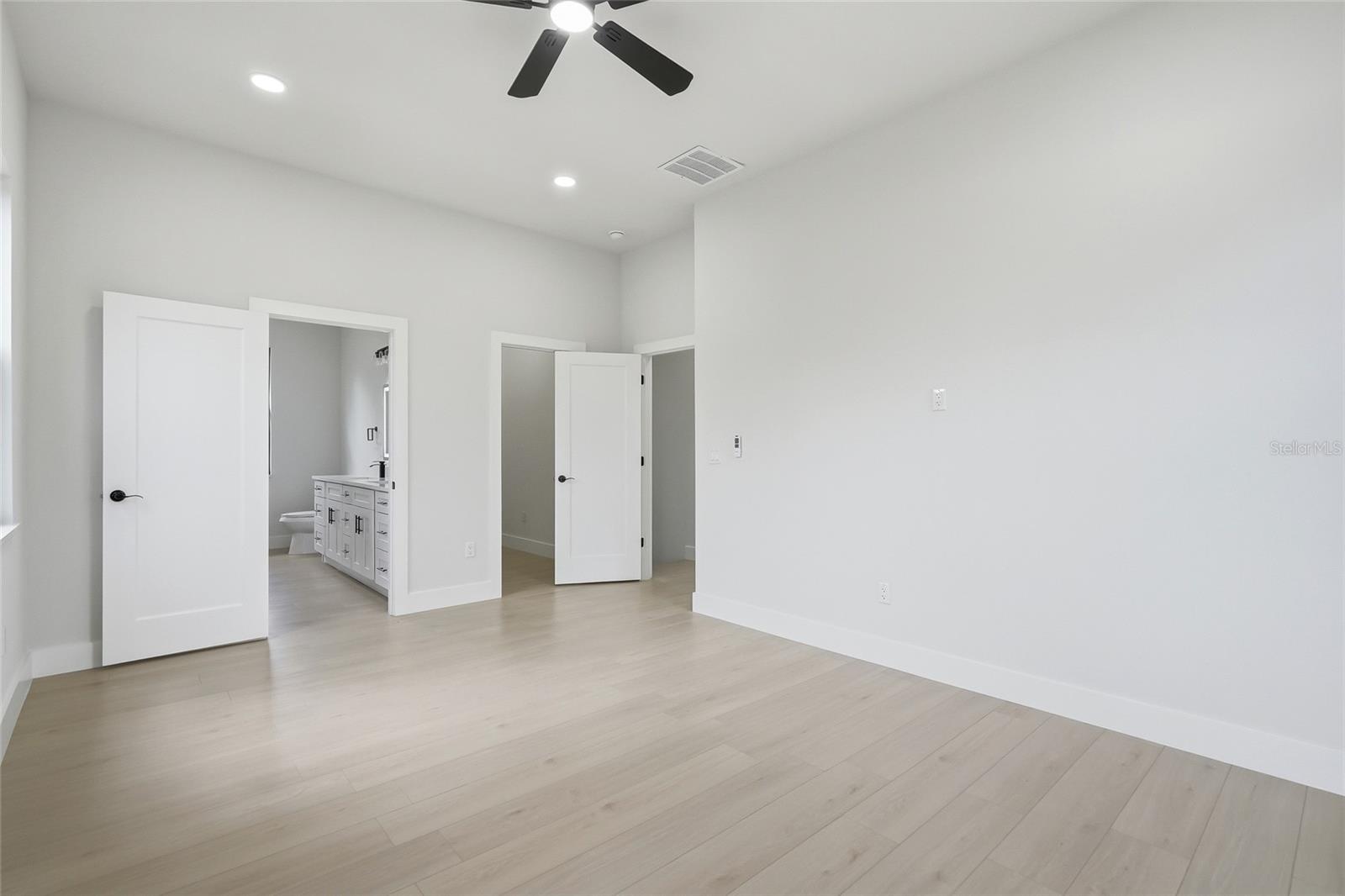 7106 N 10TH ST — photo 22