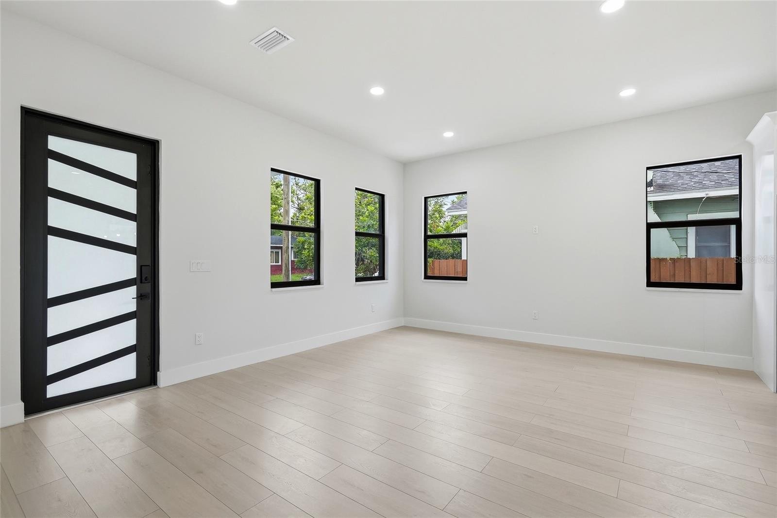 7106 N 10TH ST — photo 5
