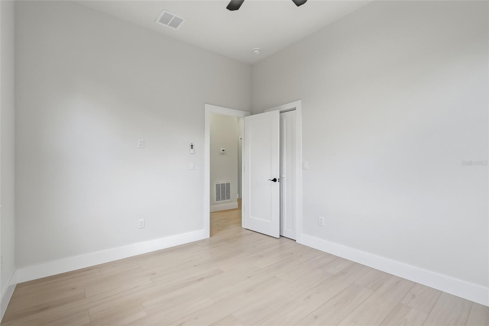 7106 N 10TH ST — photo 29