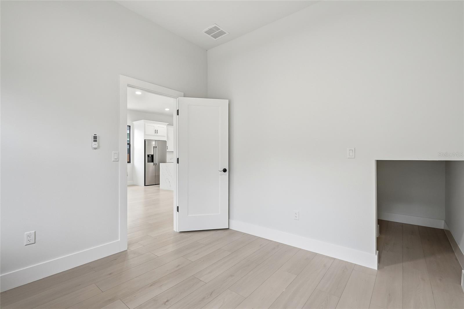 7106 N 10TH ST — photo 18