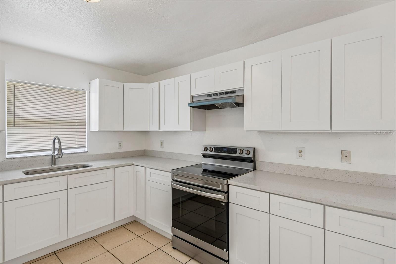 3808 N WHITTIER ST — photo 2