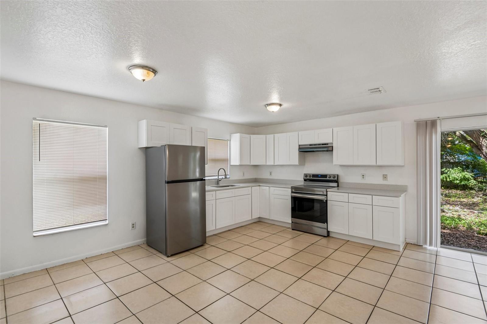 3808 N WHITTIER ST — photo 3