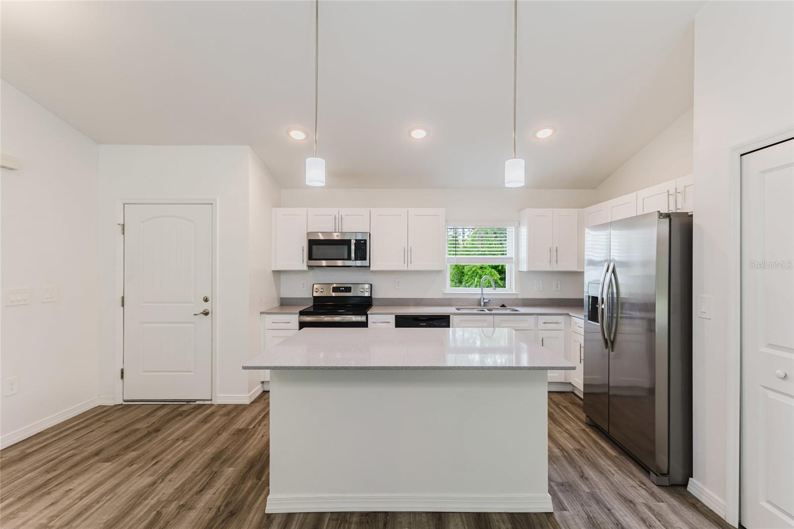 4127 CONUS AVE — photo 9
