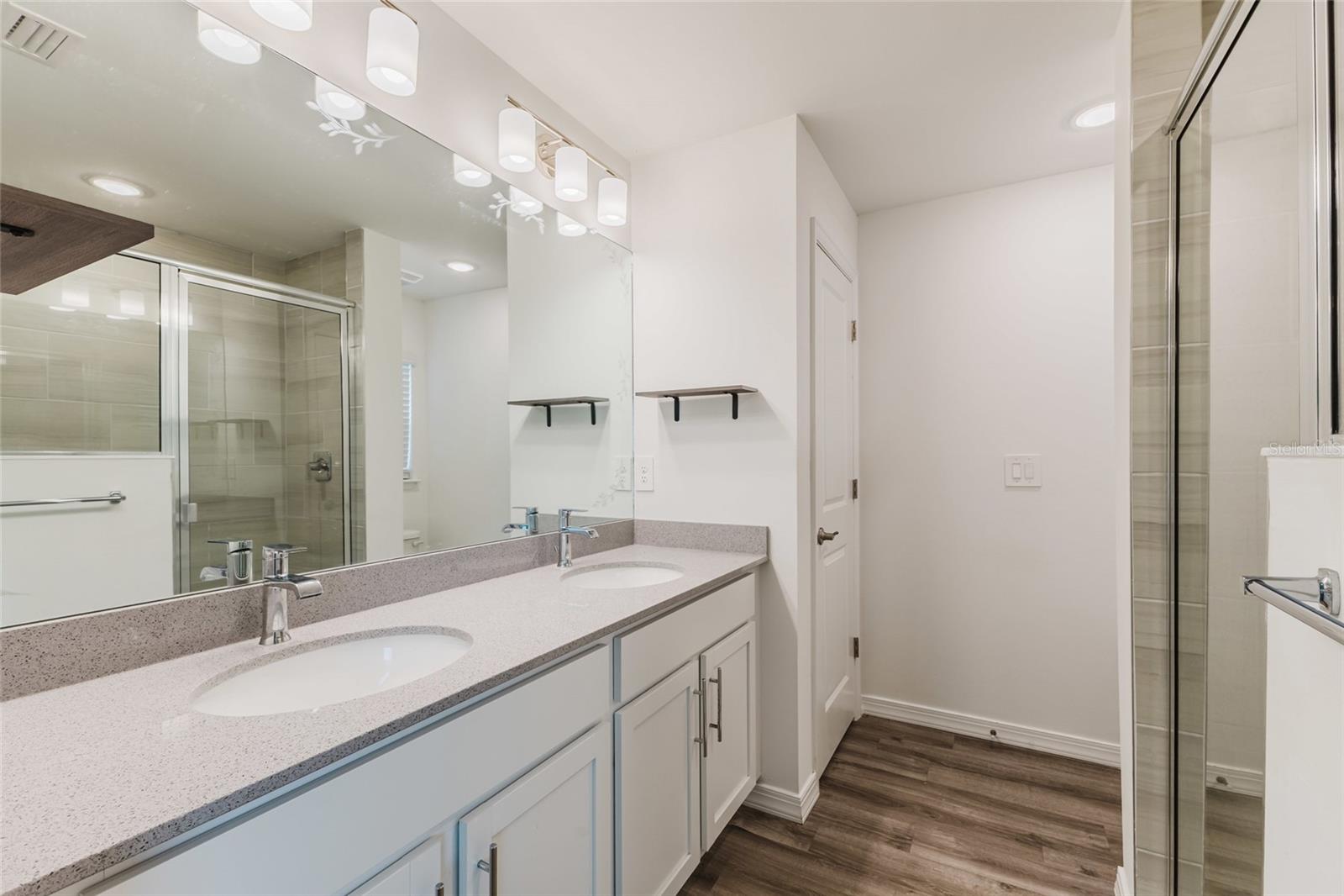 4127 CONUS AVE — photo 17