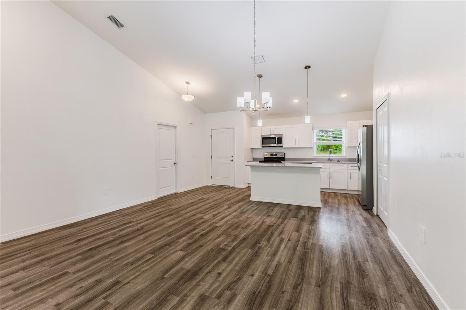4127 CONUS AVE — photo 10