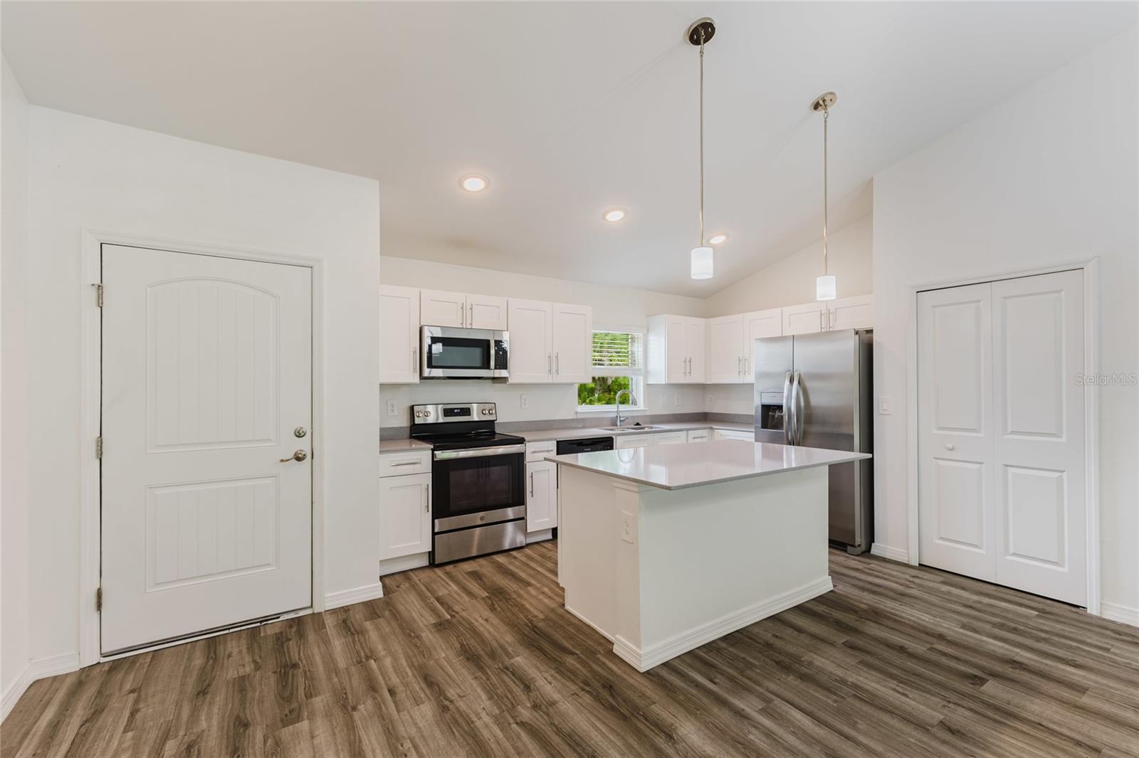 4127 CONUS AVE — photo 7