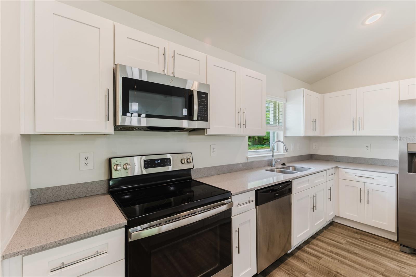 4127 CONUS AVE — photo 2