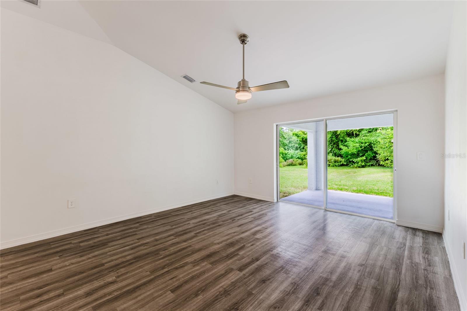 4127 CONUS AVE — photo 12