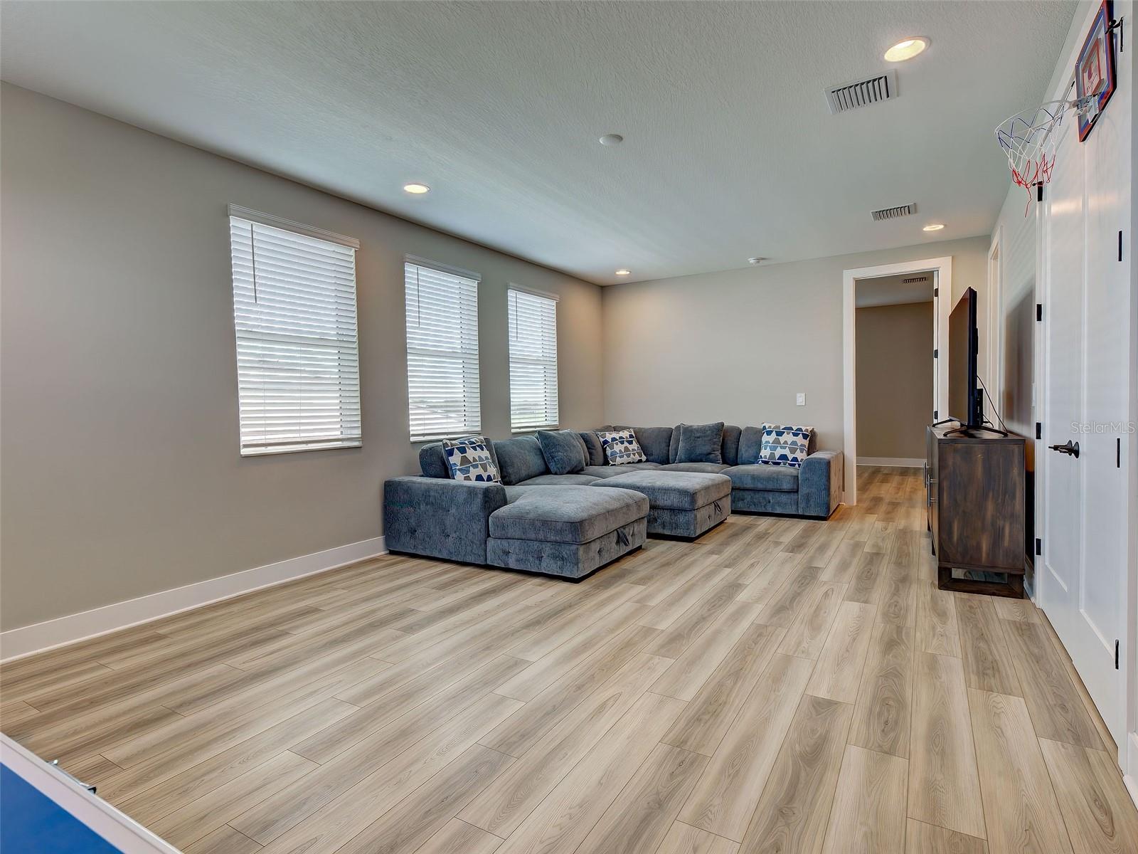 1684 LUGANO CIR — photo 37