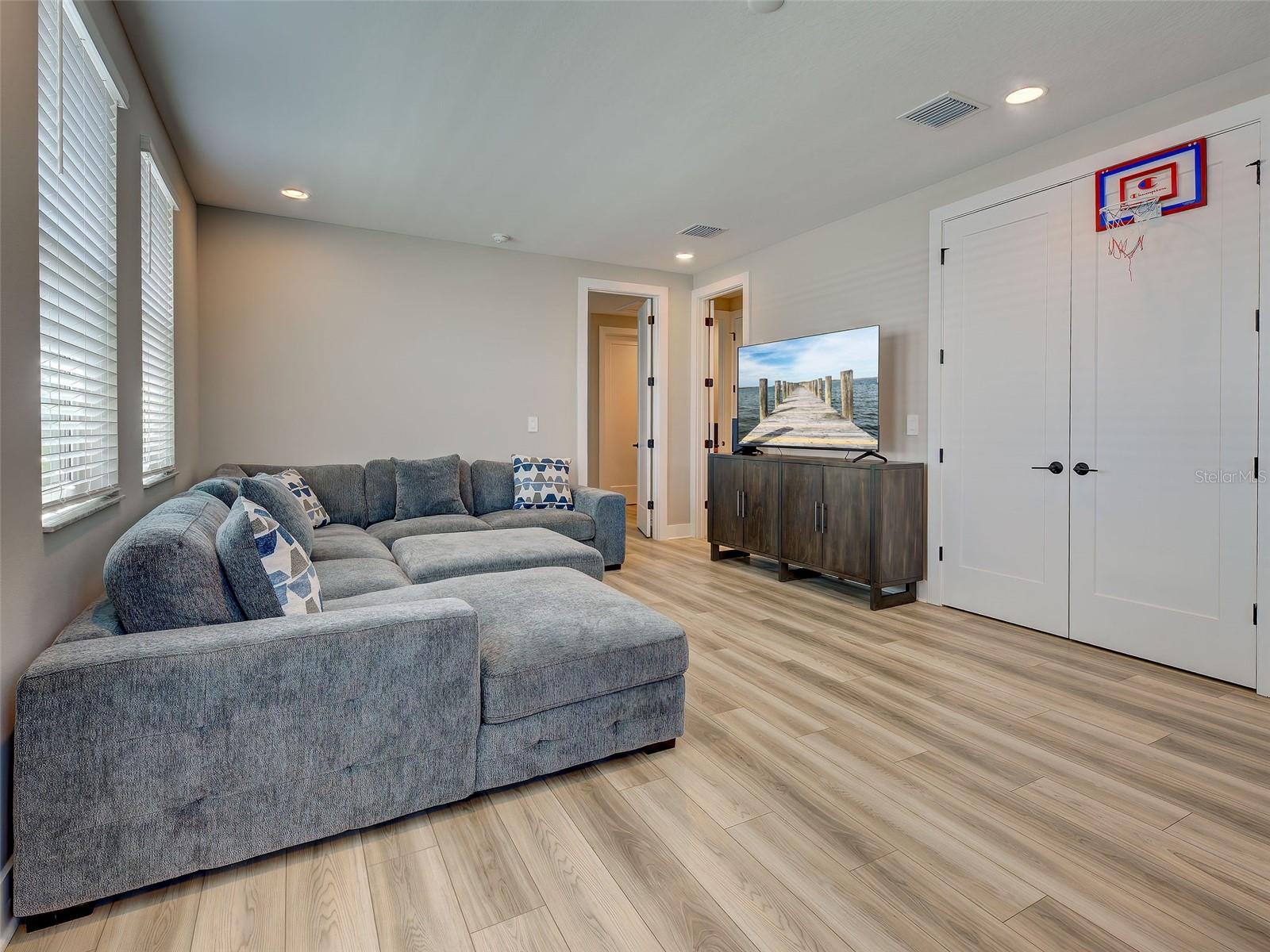 1684 LUGANO CIR — photo 39