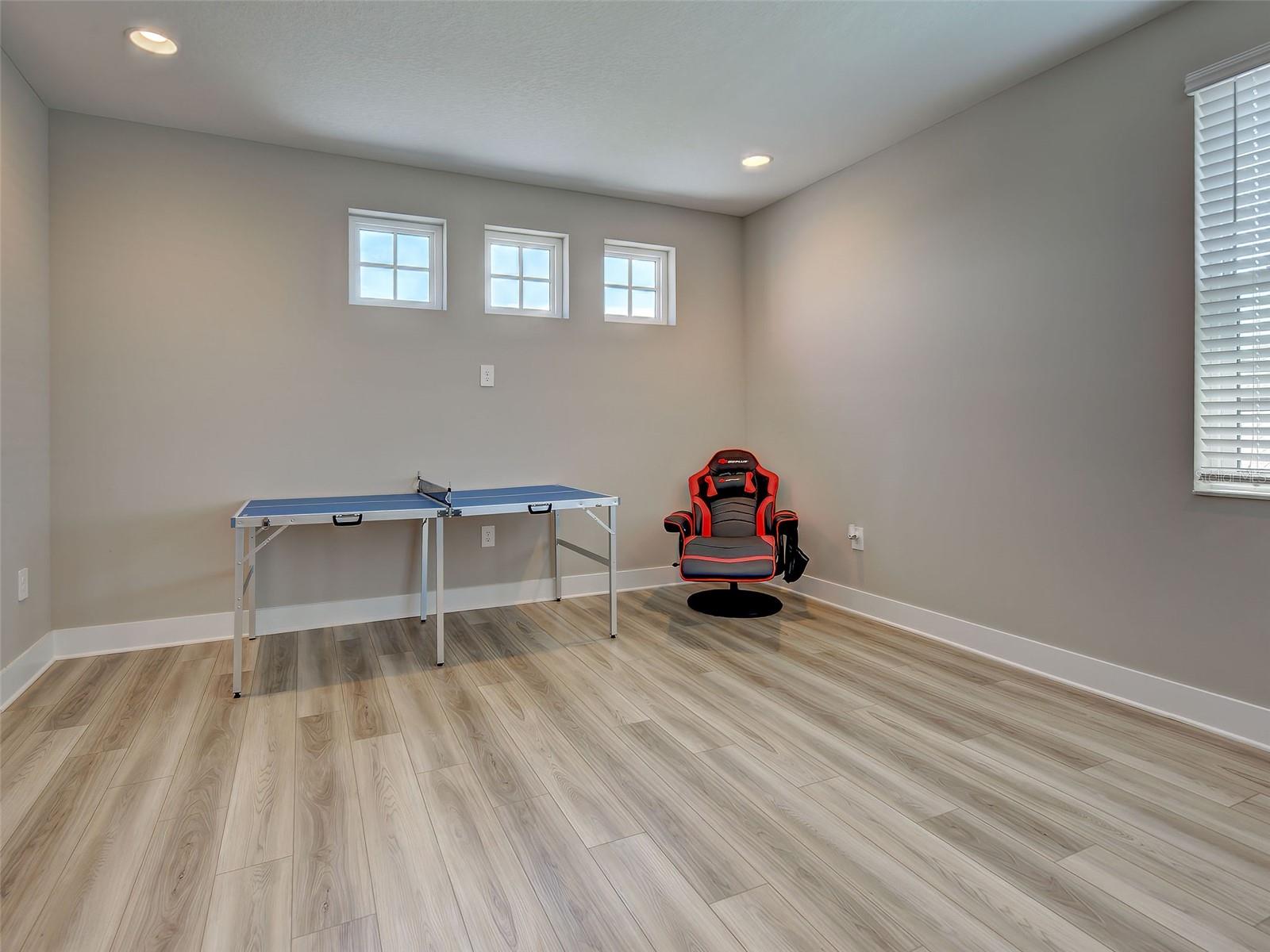 1684 LUGANO CIR — photo 38