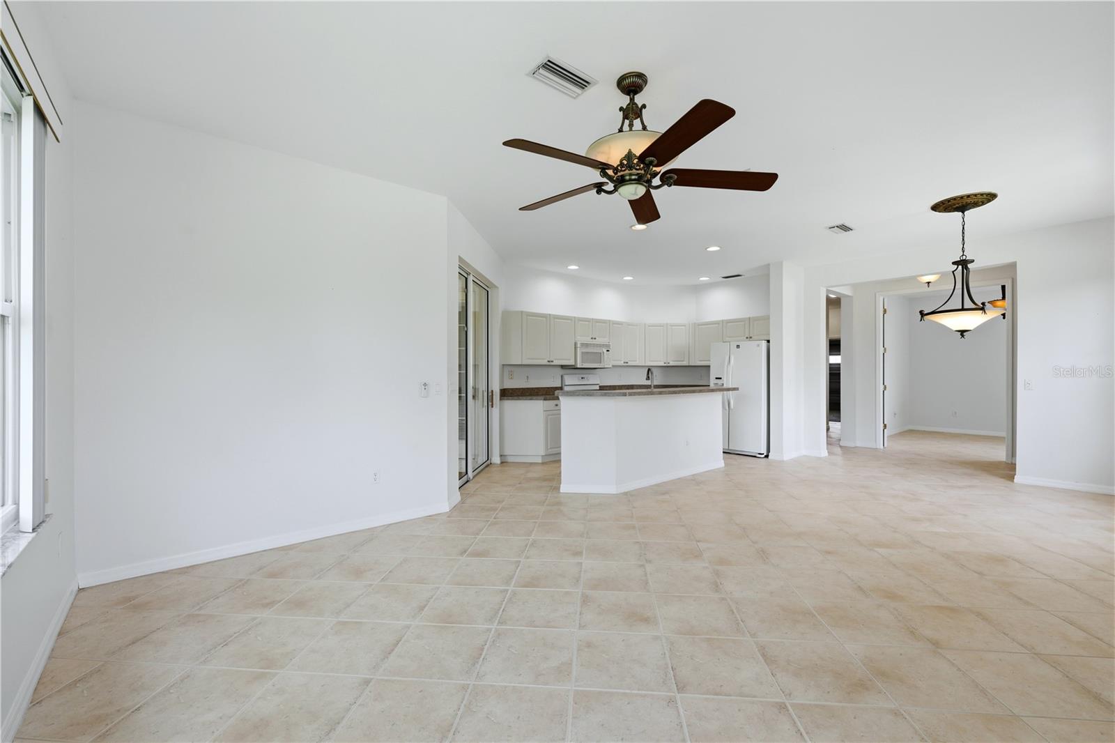 2462 MAGNOLIA CIR — photo 12