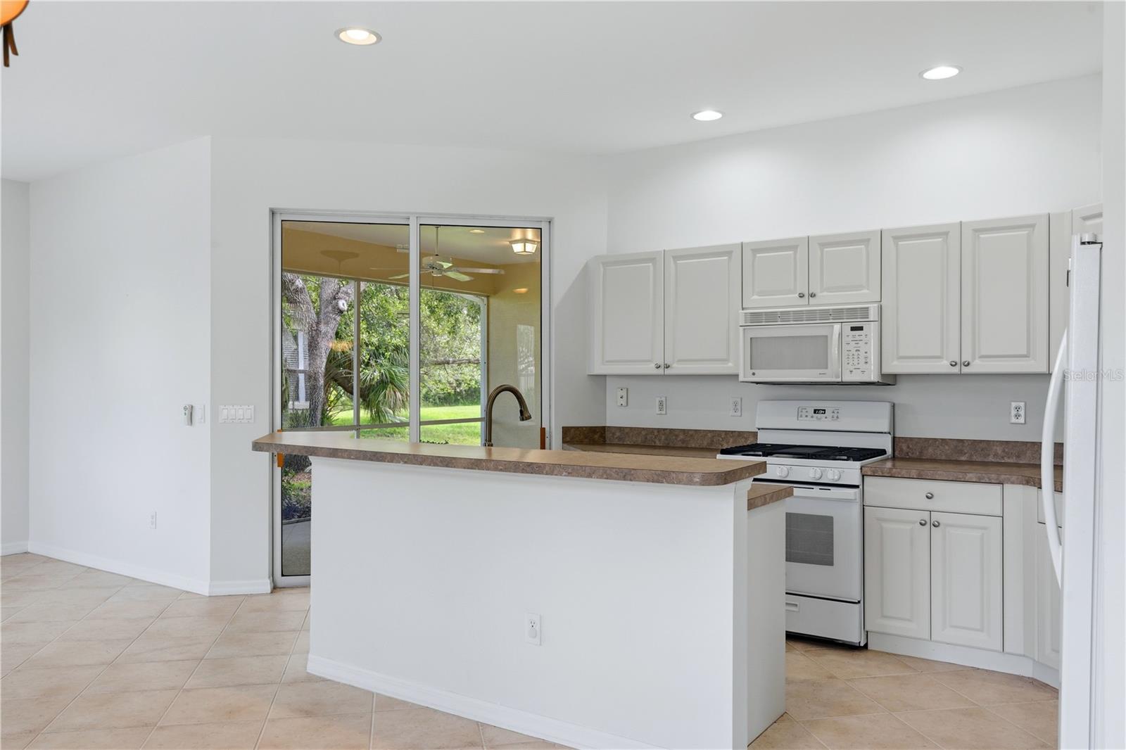 2462 MAGNOLIA CIR — photo 9