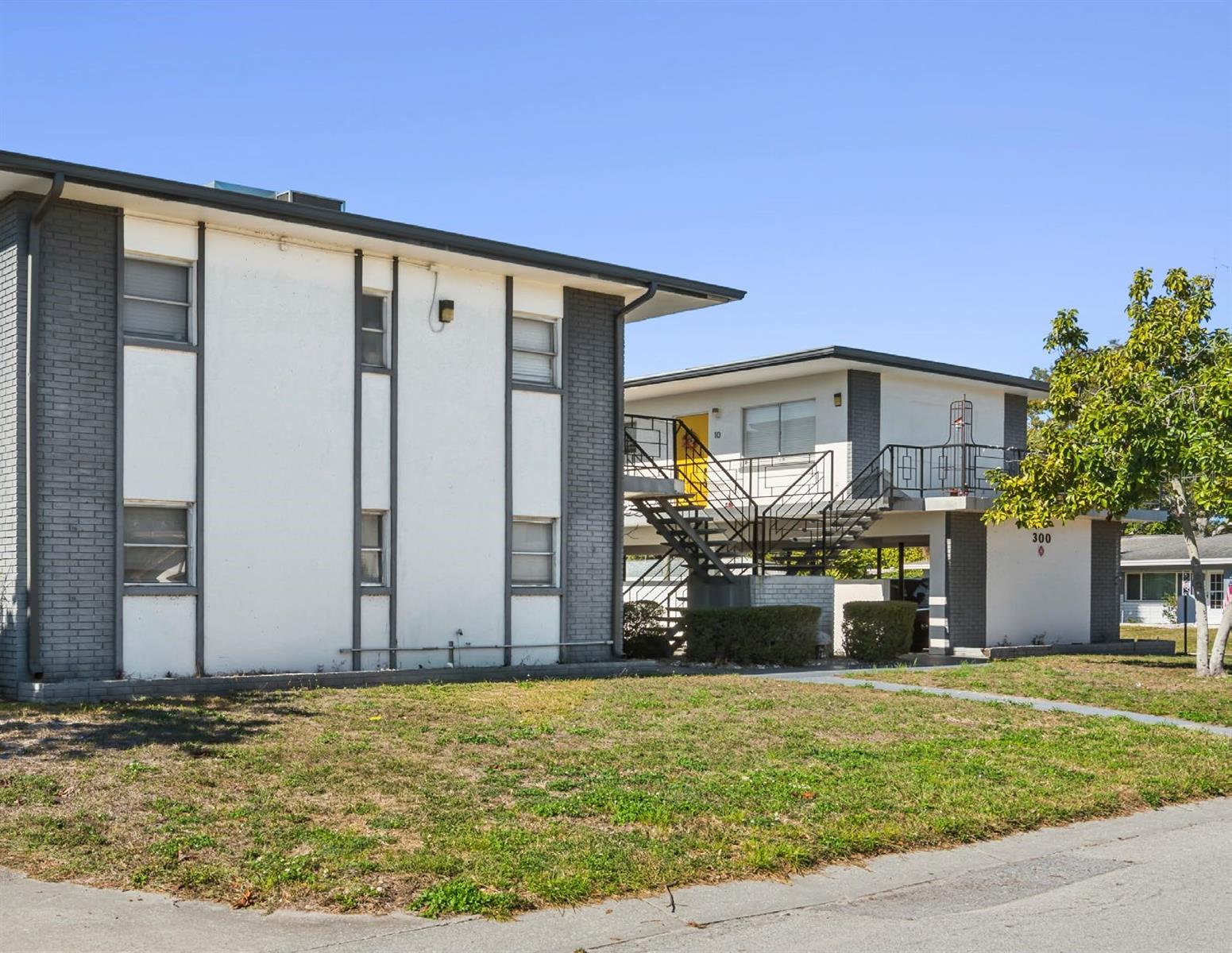 300 S NIMBUS AVE — photo 3