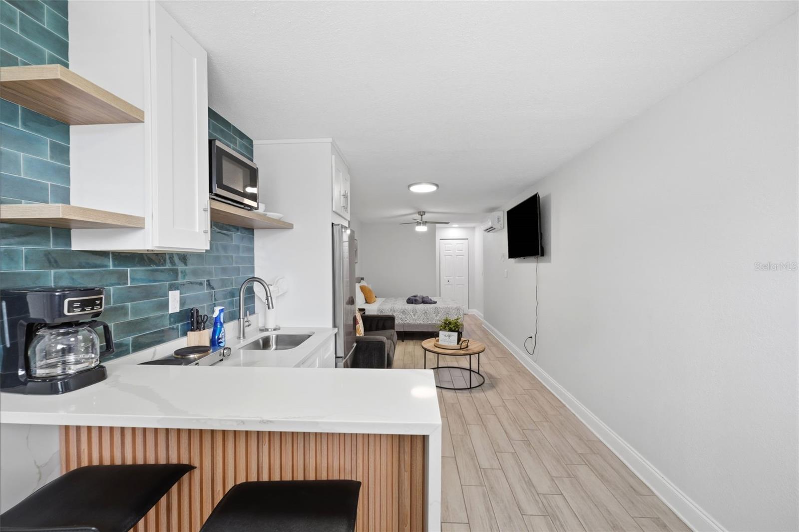 3147 W CORDELIA ST — photo 26