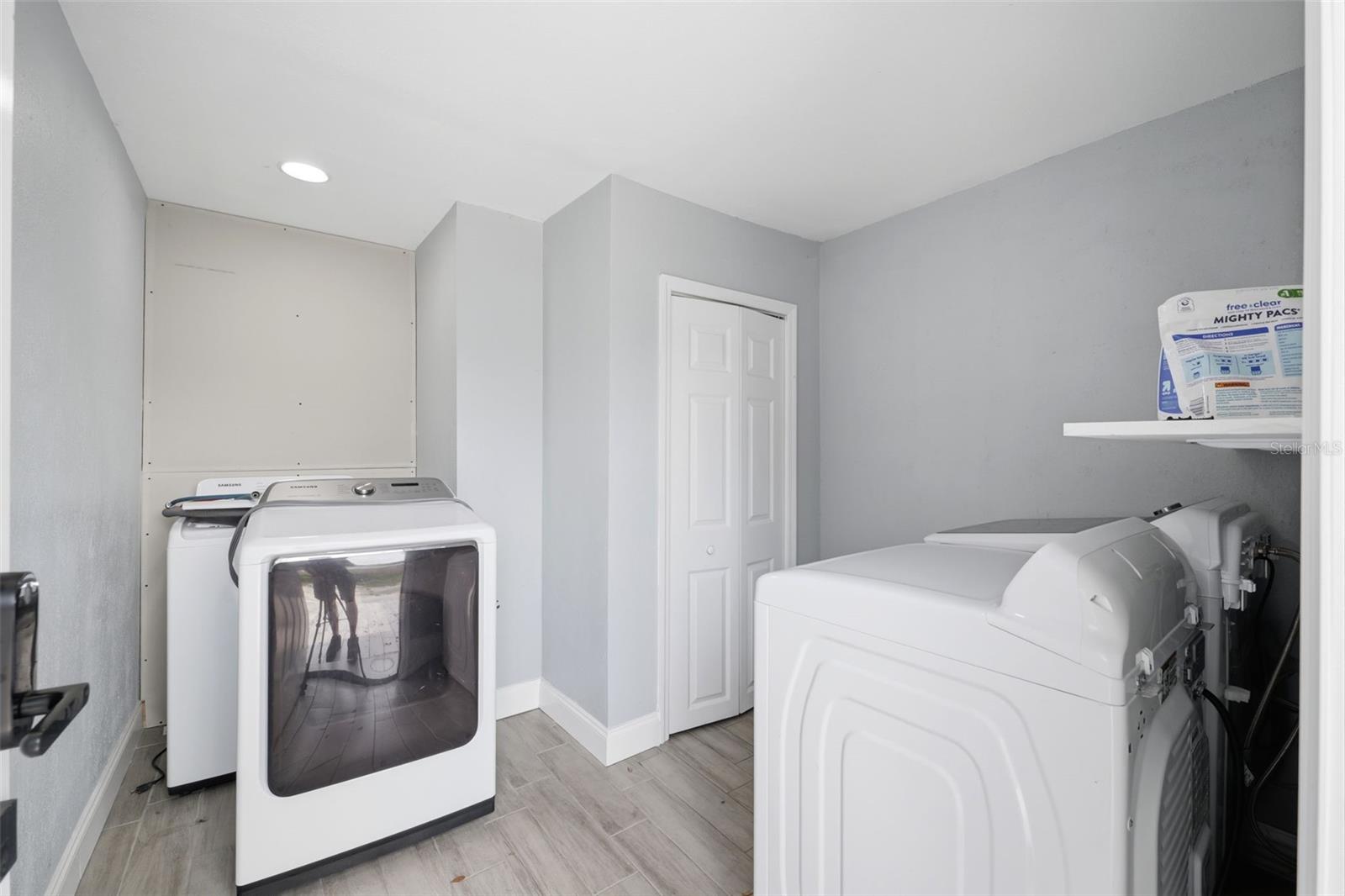 3147 W CORDELIA ST — photo 40