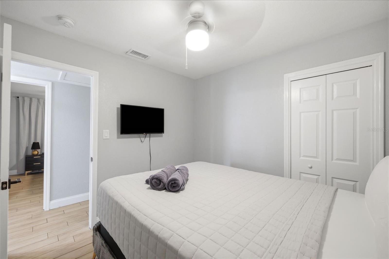 3147 W CORDELIA ST — photo 19