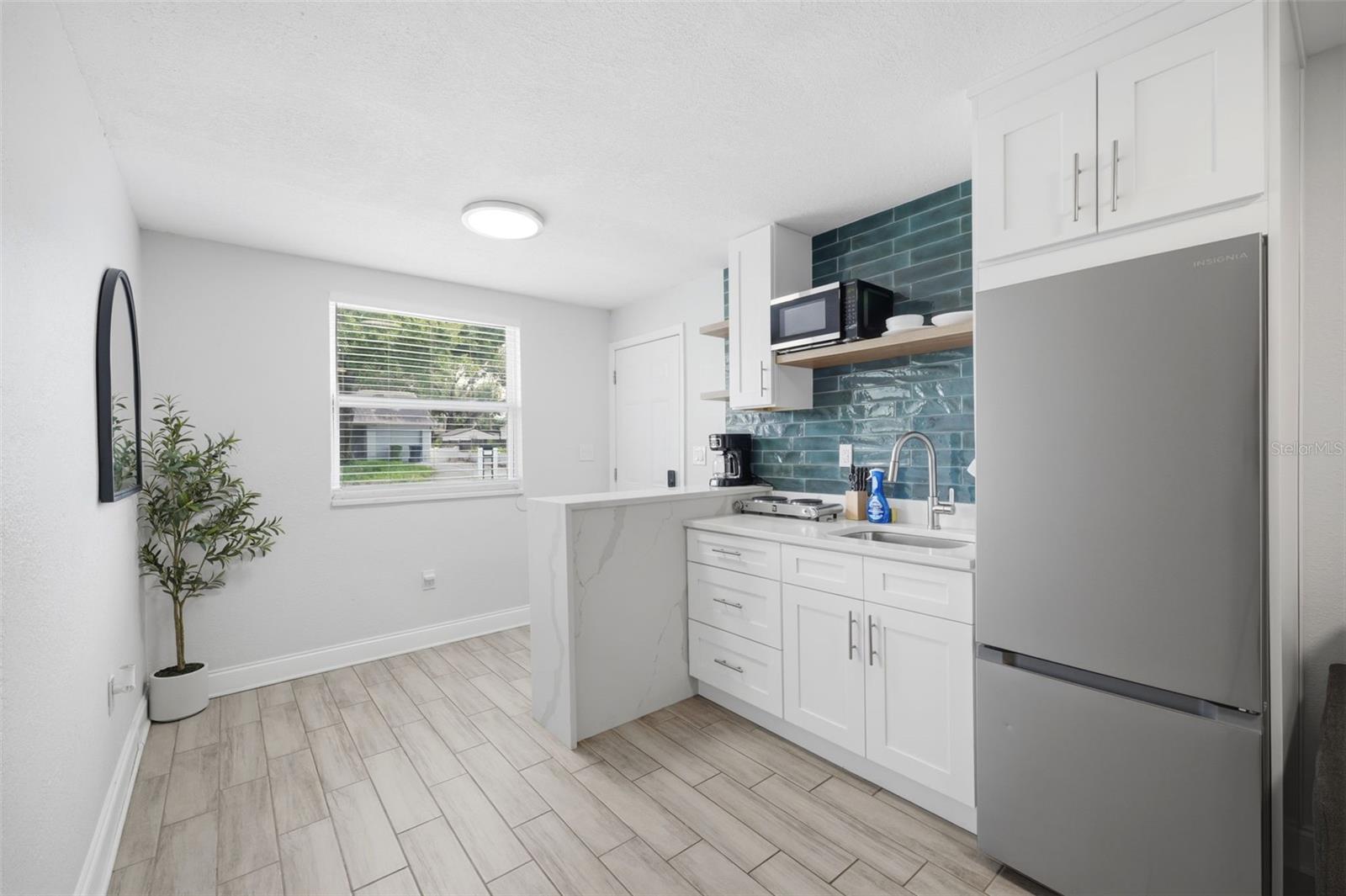 3147 W CORDELIA ST — photo 28