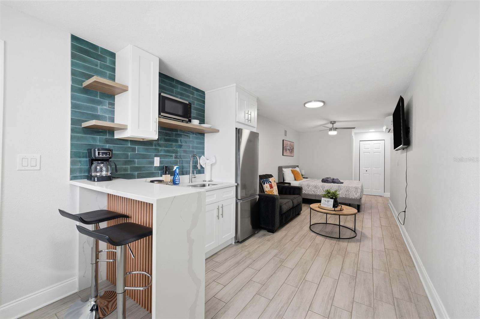 3147 W CORDELIA ST — photo 25