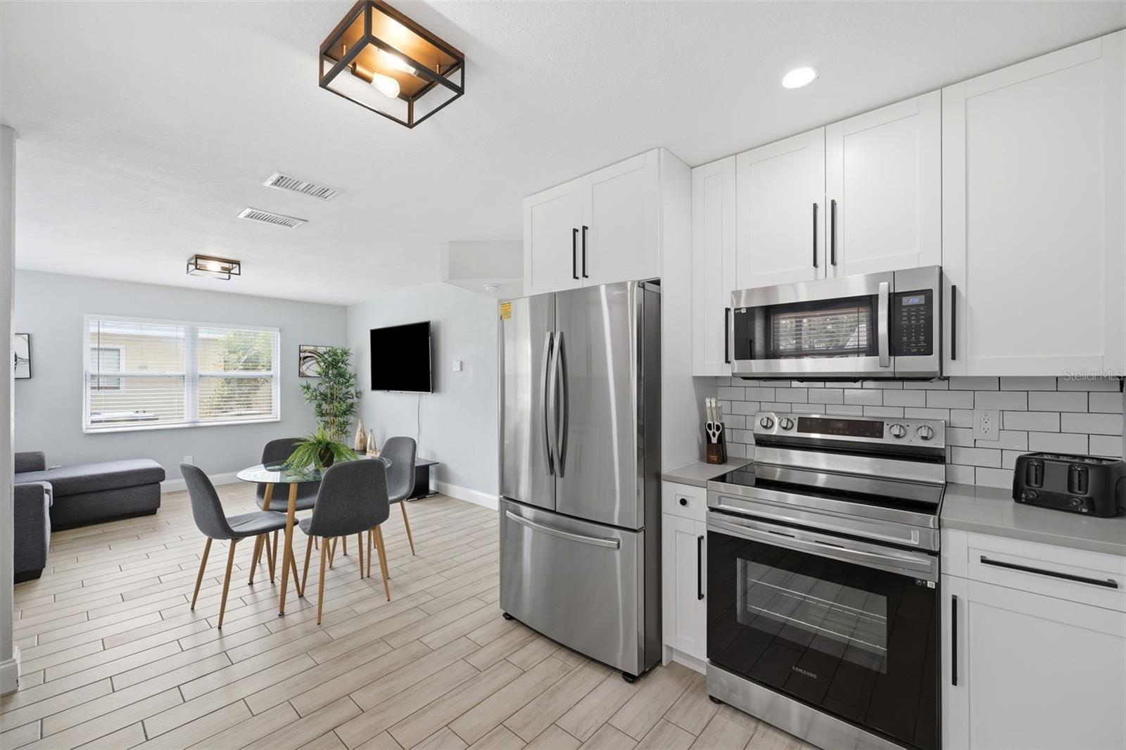 3147 W CORDELIA ST — photo 14