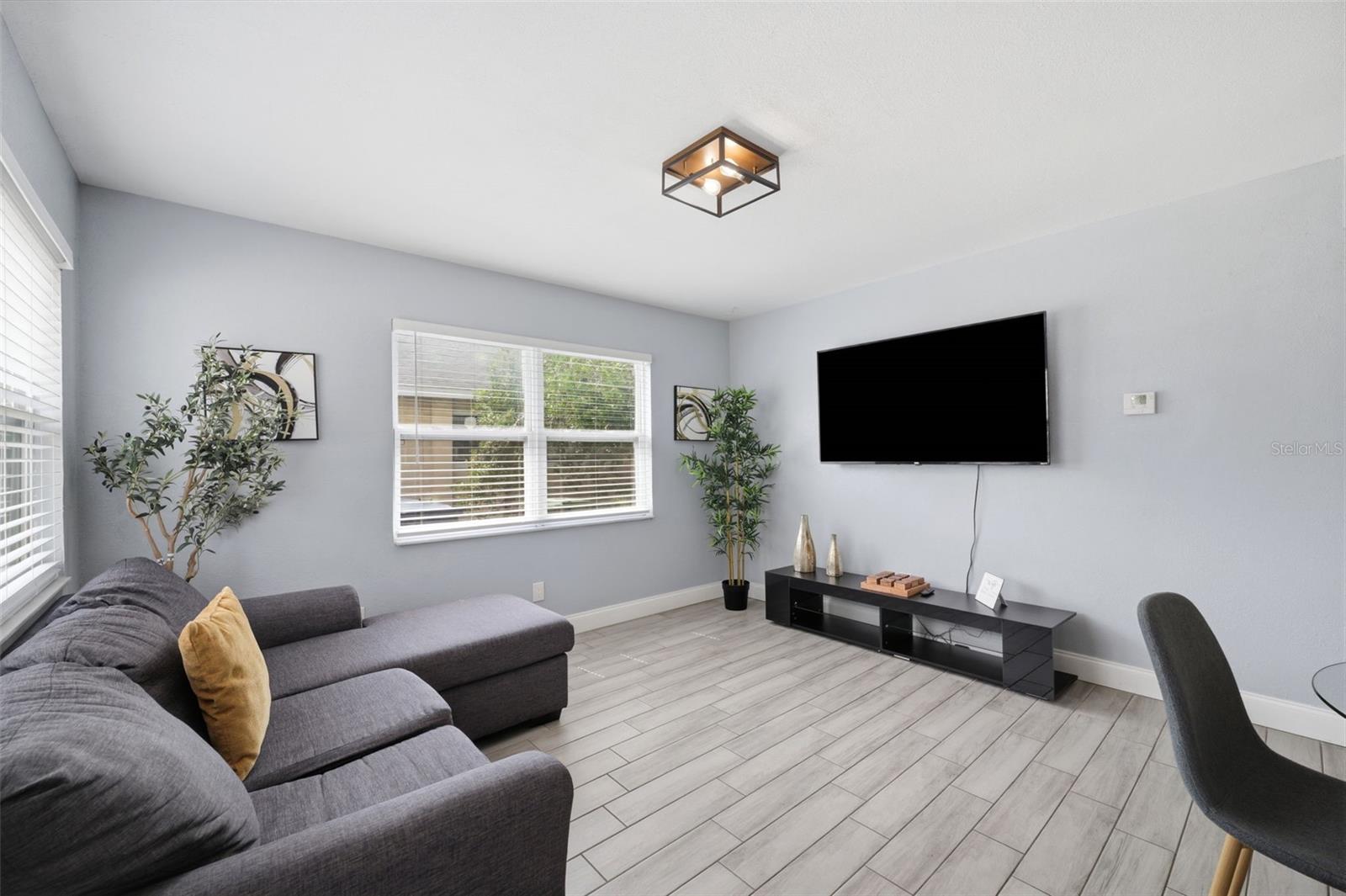 3147 W CORDELIA ST — photo 6