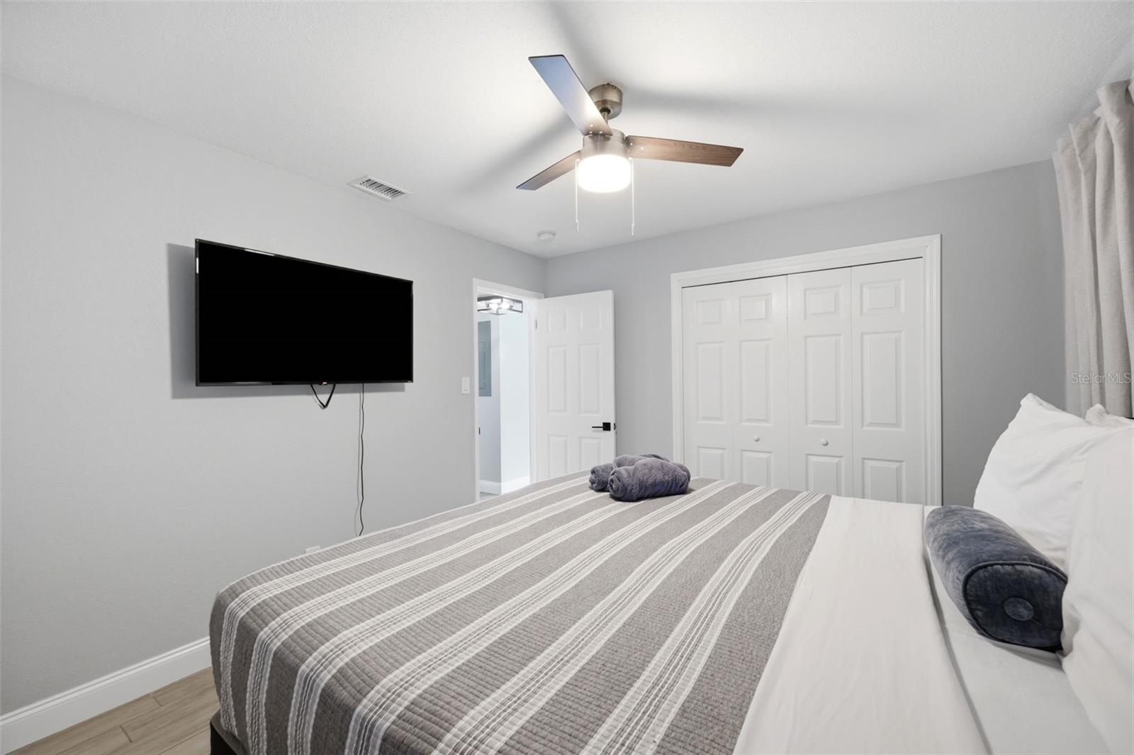 3147 W CORDELIA ST — photo 16